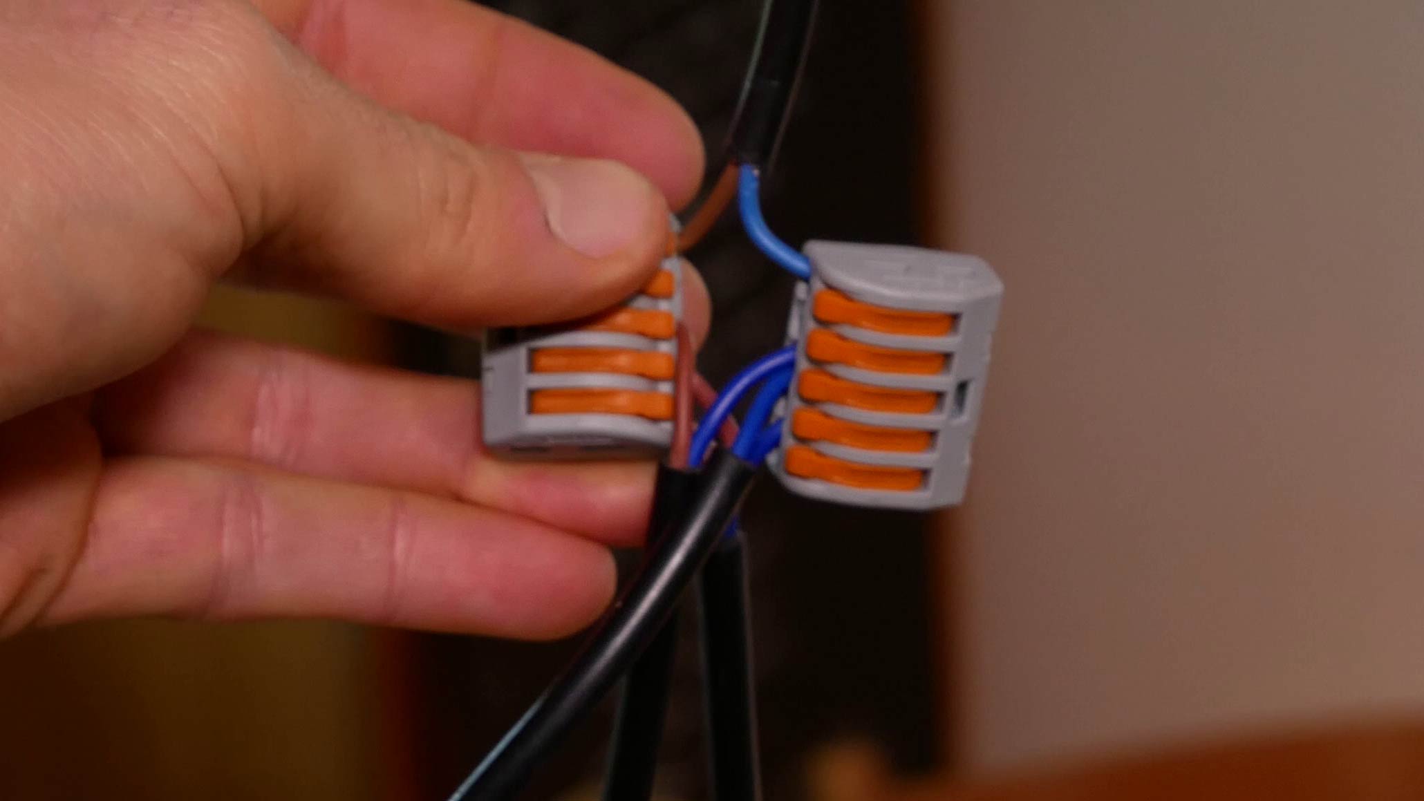 Lampe anschließen - ein Kabel, mehrere Lampen verkabeln - Made by