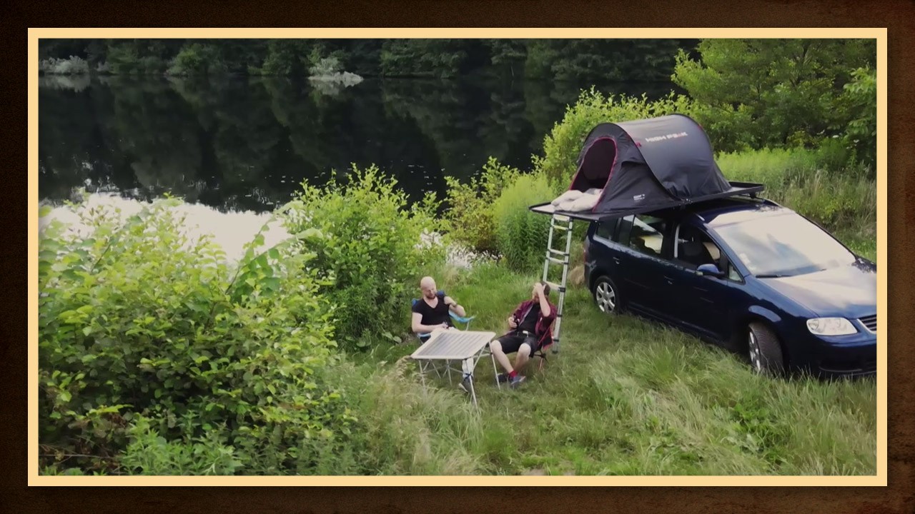 Mit dem Dachzelt auf dem Auto kann man in jedem Gelände campen